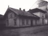 9 - <strong>Storgata nedenfor Cowardgården ca. 1920 </strong>Bildet viser sakfører Bruns hus i Storgata. Da dette bildet ble tatt var det Notodden Kredittbank som hadde sine lokaler her. Nå er det bokhandel her.